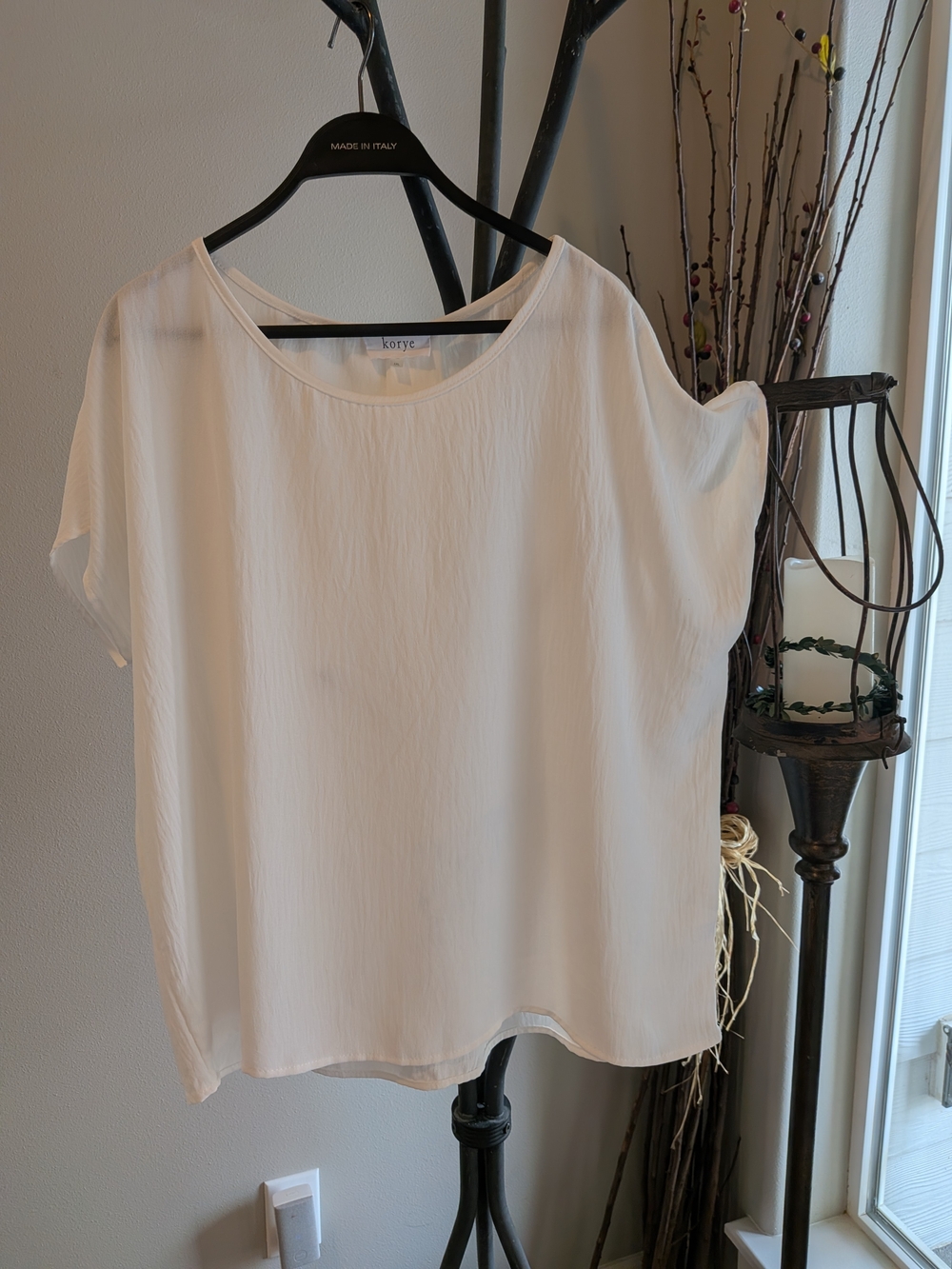 Korye Cream Short-Sleeve Blouse